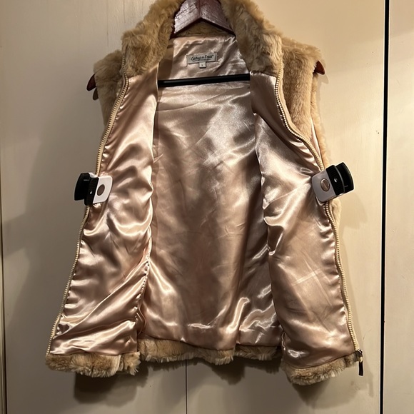 Cold water Creek Faux Fir Vest - Picture 6 of 6